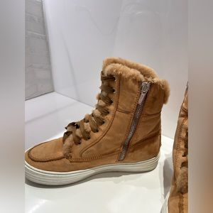 Authentic Ferragamo boots. Fur lining